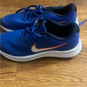 Brand New Boys Nike Sneakers size 5